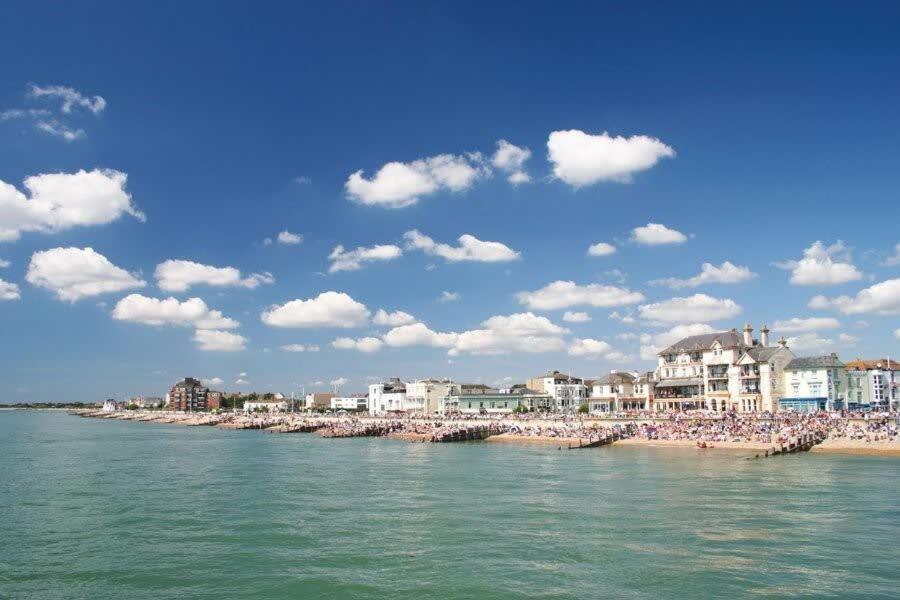 Panoramic Sea Views In Beachfront Apt W Balcony Bognor Regis Eksteriør bilde