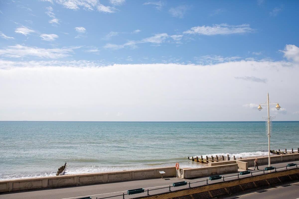 Panoramic Sea Views In Beachfront Apt W Balcony Bognor Regis Eksteriør bilde